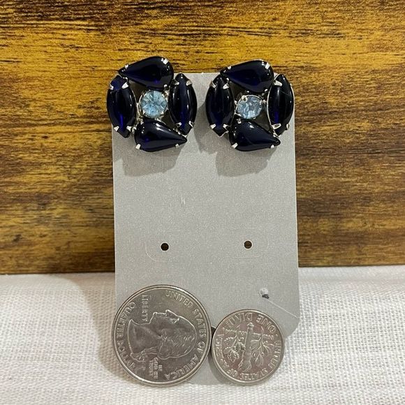 VINTAGE BLUE STONE CLIP-ON EARRINGS - Picture 7 of 8